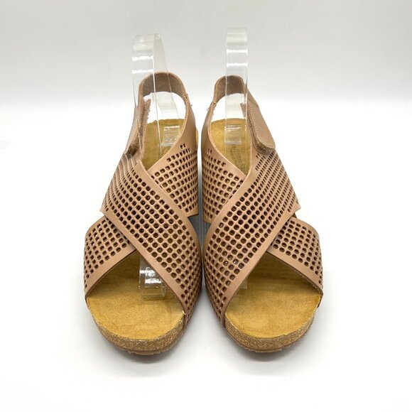 Eric Michael Womens Size 40 EU Taupe Leather Perf Sandals Shoes - Picture 2 of 14